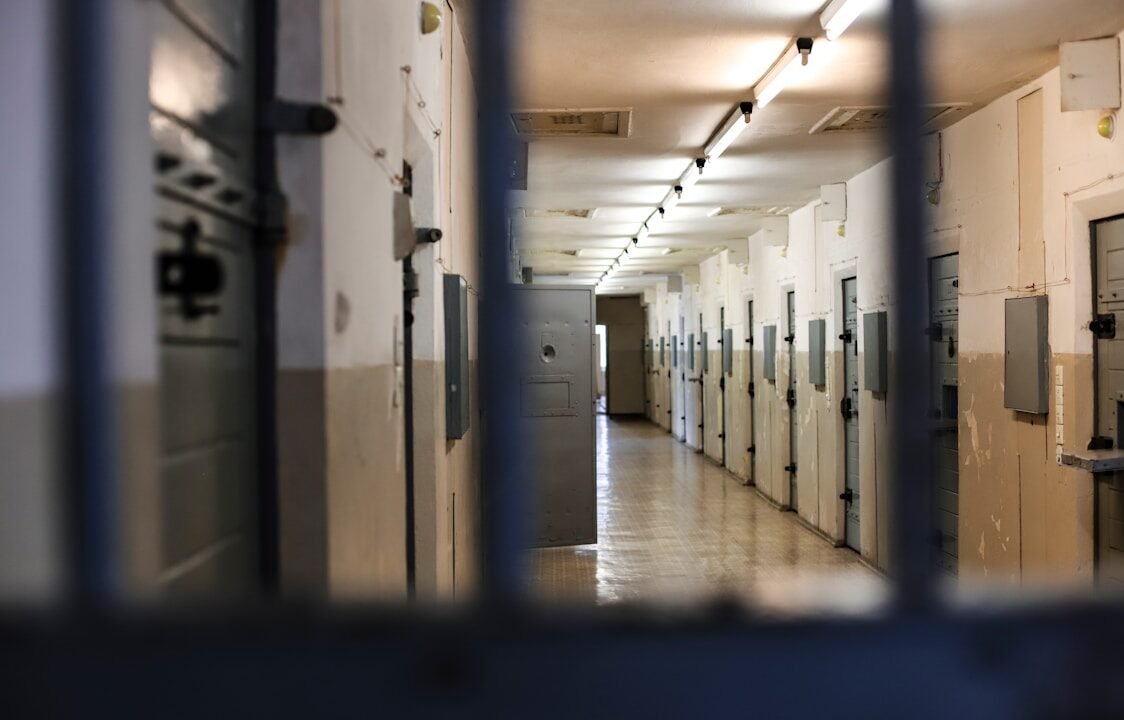 Immigration detention policy faces a new fight over release practices